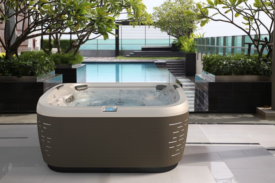 J-585 Jacuzzi Hot Tub installation J-585 Jacuzzi Hot Tub installation
